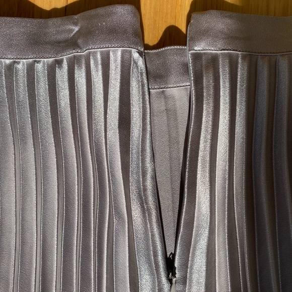 MAX | Brand new metallic pleated skirt - Picture 5 of 8